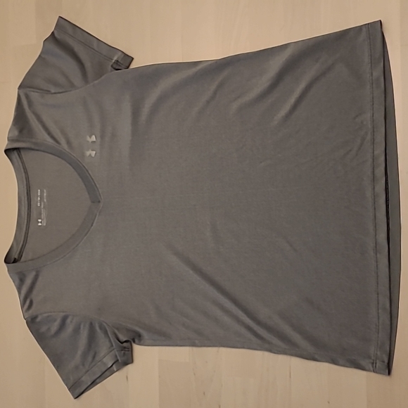 Under Armour Tops - Under Armour Heatgear Short Sleeved Athletic T-shirt
